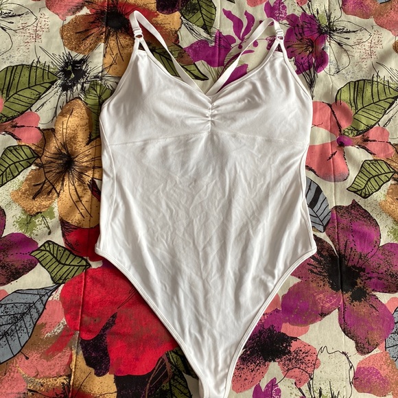 Lululemon The Easy Bodysuit - Picture 4 of 9